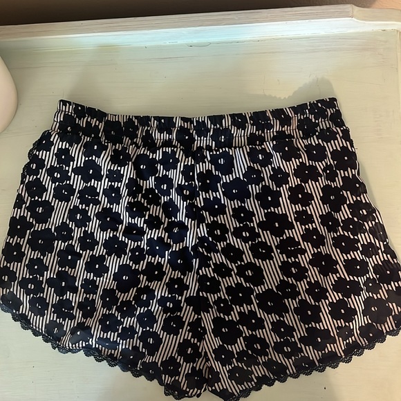 Sans Souci Print Shorts - Picture 5 of 7